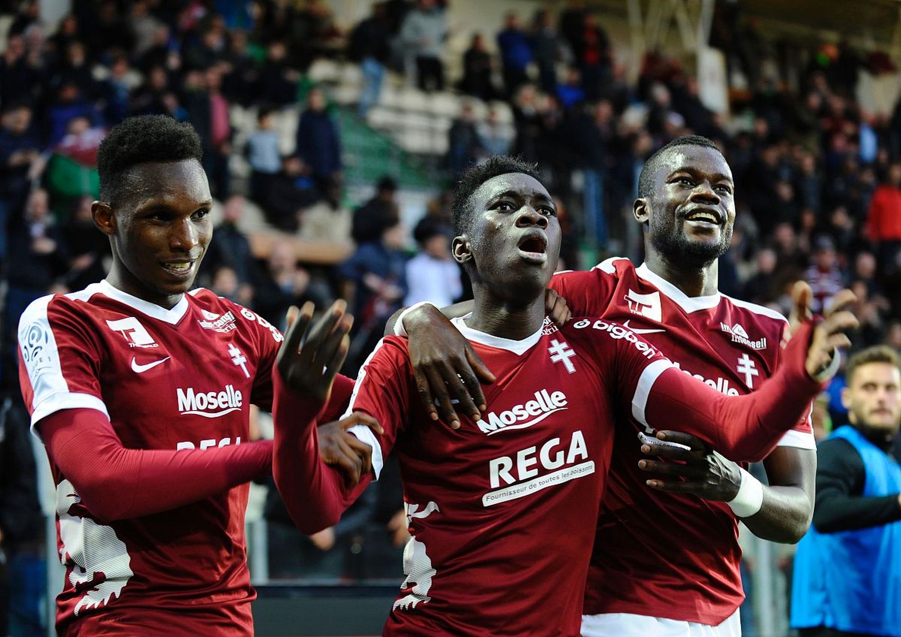 埃因霍温发布备战花絮,国际比赛日造点机会,法甲任务艰巨,医务组通报恢复(埃因霍温vs精英队) 埃因霍温发布备战花絮,国际比赛日造点机会,法甲任务艰巨,医务组通报恢复(埃因霍温vs精英队)