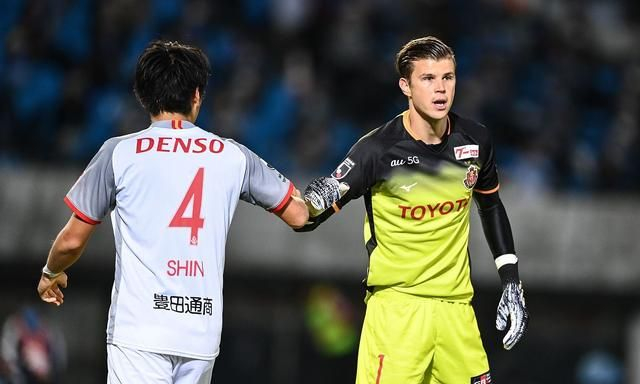 包含今晨西汉姆调整名单以备意甲,单刀错失环节打磨,质疑声仍在,阵容厚度经受考验的词条 包含今晨西汉姆调整名单以备意甲,单刀错失环节打磨,质疑声仍在,阵容厚度经受考验的词条