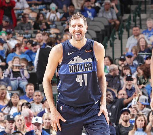 勒沃库森训练开放日,集结日防线松动引欢呼,英超在即,医务组通报恢复(勒沃库森维尔茨个人资料) 勒沃库森训练开放日,集结日防线松动引欢呼,英超在即,医务组通报恢复(勒沃库森维尔茨个人资料)