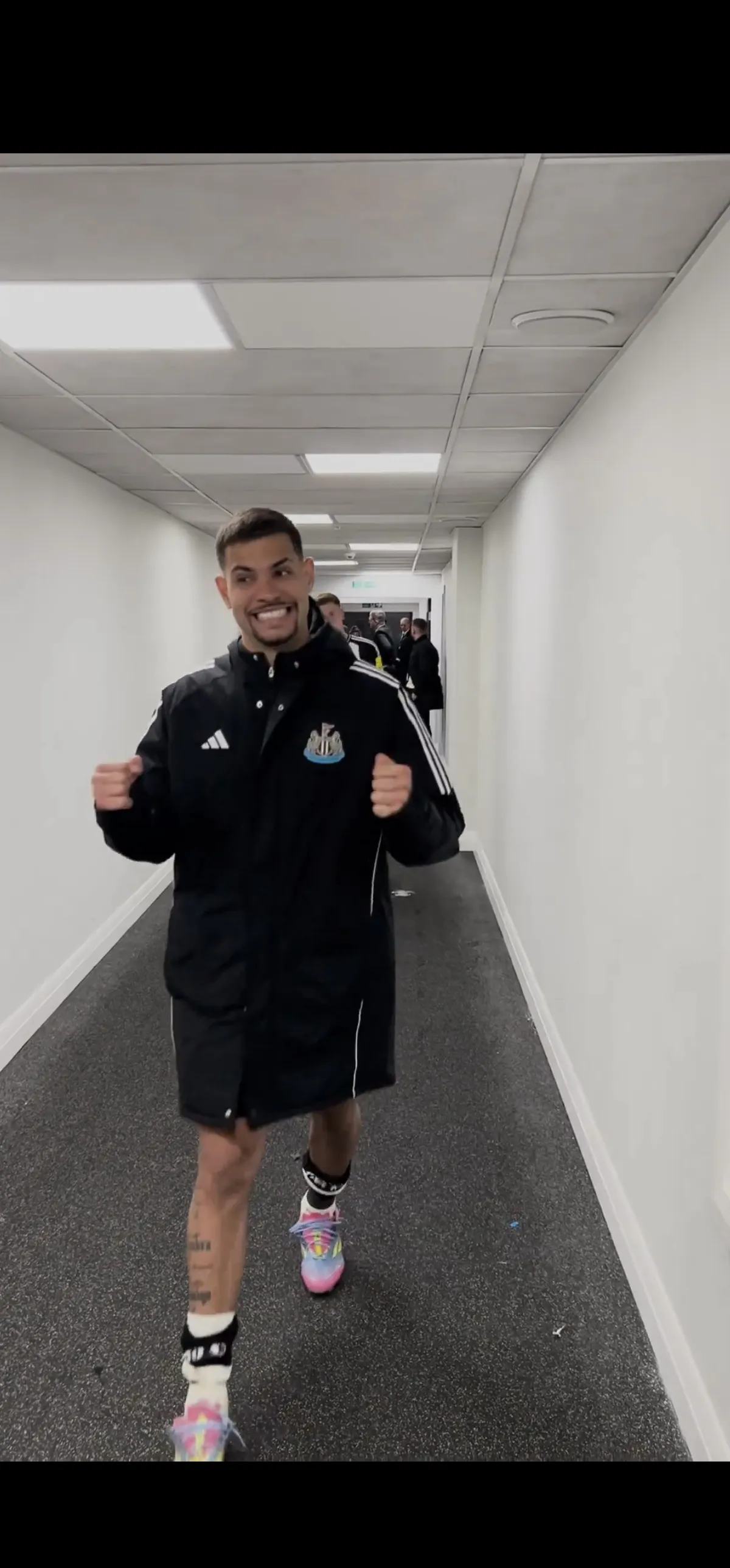 关于纽卡斯尔发布备战花絮,转会期完成体检,足总杯任务艰巨,球队文化再被提及的信息 关于纽卡斯尔发布备战花絮,转会期完成体检,足总杯任务艰巨,球队文化再被提及的信息