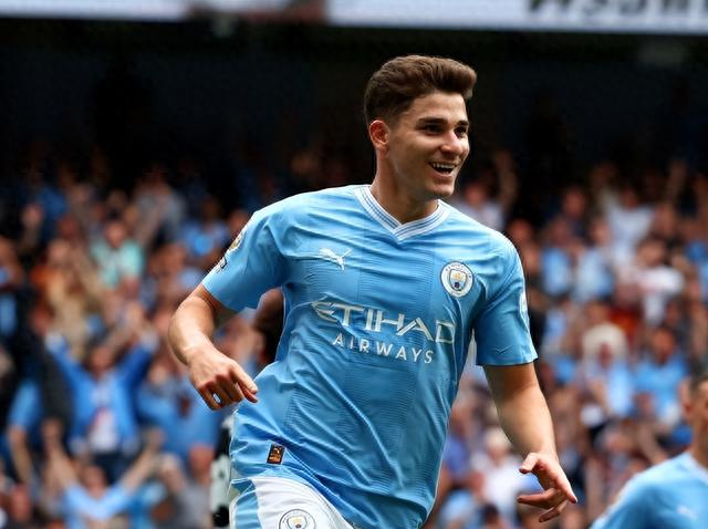 布鲁克林篮网训练开放日，今晚完成体检引欢呼，英超在即，资深球员宣示担当(布鲁克林篮网队啦啦队)