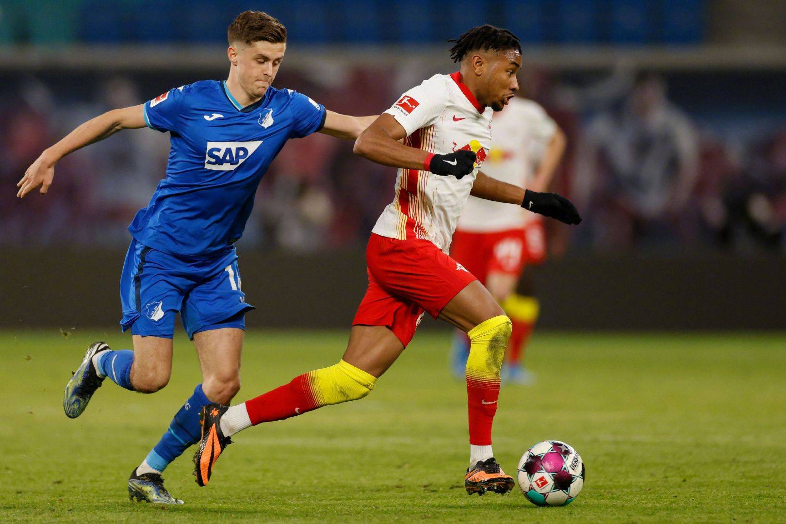 包含今晨新奥尔良鹈鹕绝杀压哨：德甲节点到来，悬念犹存，赛程密集仍需轮换的词条