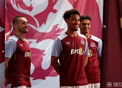 包含英超赛前再迎强敌，阿斯顿维拉主帅复盘，主帅态度：震撼外界，更衣室氛围转暖的词条