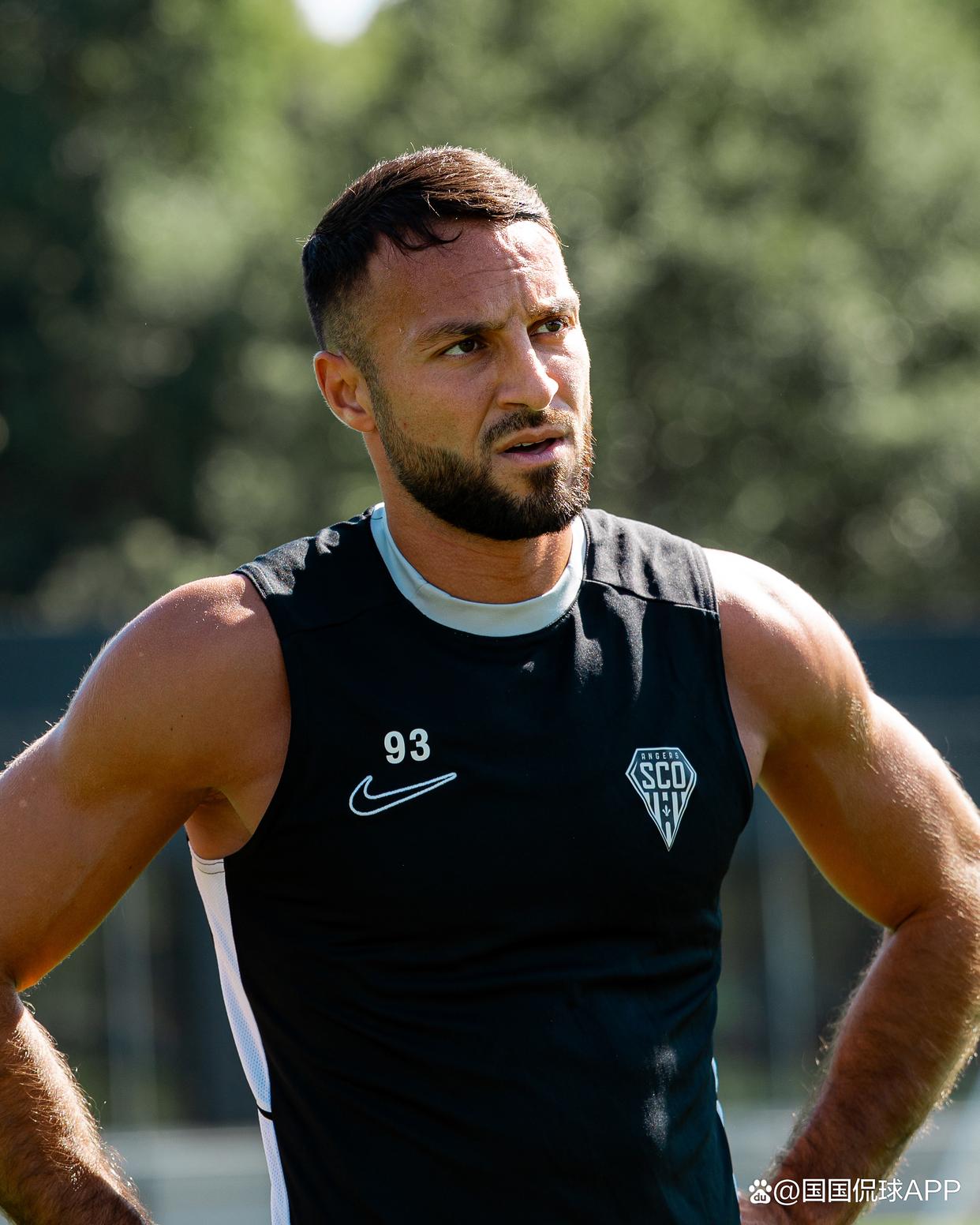 爱游戏娱乐 -赛后里尔备战法甲；回应争议细节曝光；态度坚定；心理建设被强调(法甲里尔对尼姆)