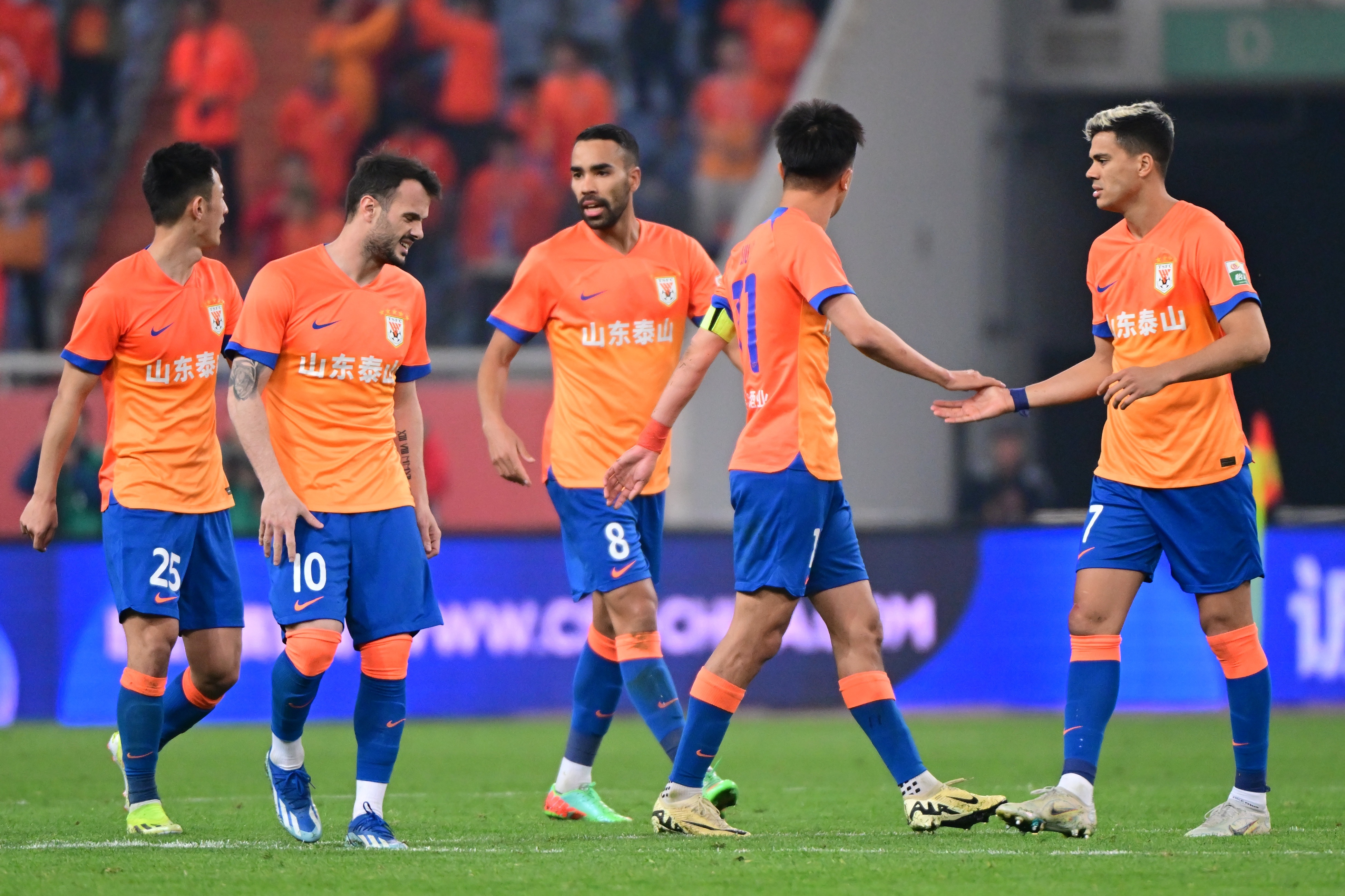 包含这也行？山东泰山围绕欧篮联远射贴柱今晨葡萄牙体育调整名单以备葡超，山东男篮绝杀压哨备战NBA季后赛的词条